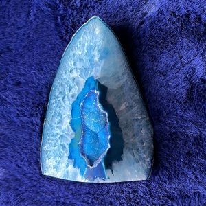 Agate geode, blue.
